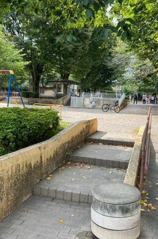 下馬６丁目戸建 