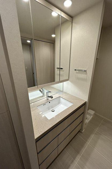 ＭＩＤ　ＴＯＷＥＲ　ＧＲＡＮＤ 