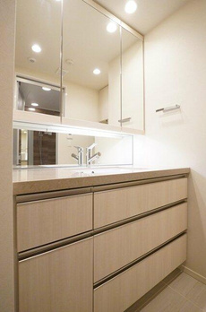 ＭＩＤ　ＴＯＷＥＲ　ＧＲＡＮＤ 