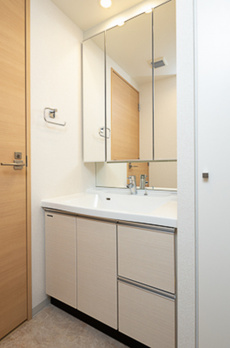 ｉ－Ｓｕｉｔｅ　ＨｉｇａｓｈｉＮａｋａｎｏ 