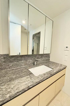ＷＯＲＬＤ　ＴＯＷＥＲ　ＲＥＳＩＤＥＮＣＥ 