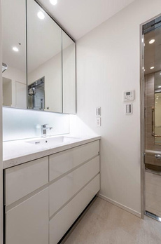 ＷＯＲＬＤ　ＴＯＷＥＲ　ＲＥＳＩＤＥＮＣＥ 