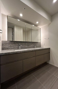 ＷＯＲＬＤ　ＴＯＷＥＲ　ＲＥＳＩＤＥＮＣＥ 