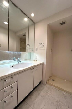 Ｗ　Ｃｏｍｆｏｒｔ　Ｔｏｗｅｒｓ　ＷＥＳＴ 