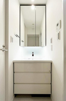 ＷＯＲＬＤ　ＴＯＷＥＲ　　ＲＥＳＩＤＥＮＣＥ 