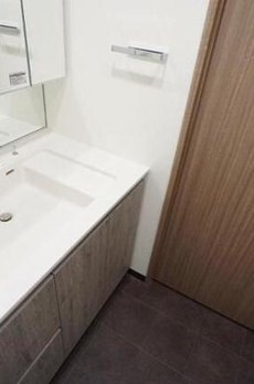 ＬＩＭＥＲＥＳＩＤＥＮＣＥ　ＨＩＫＩＦＵＮＥ 
