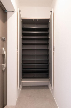 ＯＮＥ　ＲＯＯＦ　ＦＬＡＴ　ＴＯＧＯＳＨＩ 