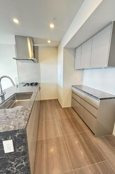 ＷＯＲＬＤ　ＴＯＷＥＲ　ＲＥＳＩＤＥＮＣＥ 