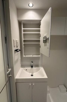 ＺＯＯＭ新宿御苑前 