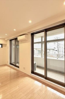 アパートメンツ三田 