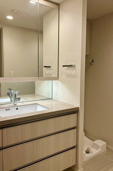 ＭＩＤ　ＴＯＷＥＲ　ＧＲＡＮＤ 