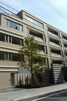 ＲＯＰＰＯＮＧＩ　ＰＬＡＣＩＤ 
