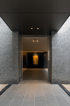 ＲＯＰＰＯＮＧＩ　ＰＬＡＣＩＤ 