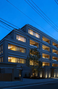 ＲＯＰＰＯＮＧＩ　ＰＬＡＣＩＤ 