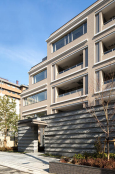 ＲＯＰＰＯＮＧＩ　ＰＬＡＣＩＤ 