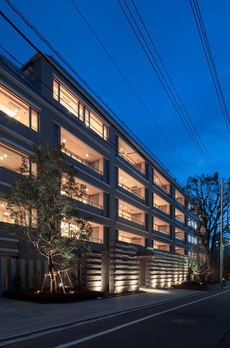 ＲＯＰＰＯＮＧＩ　ＰＬＡＣＩＤ 