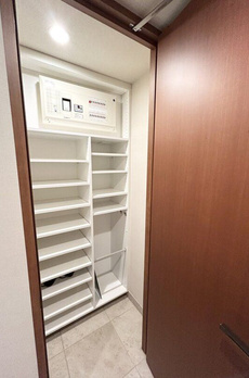 ブランズ四番町 