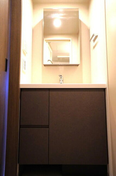 Ｂｒｉｌｌｉａ　ｉｓｔ　上野稲荷町 