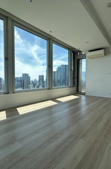 ＧＬＯＢＡＬ　ＦＲＯＮＴ　ＴＯＷＥＲ 