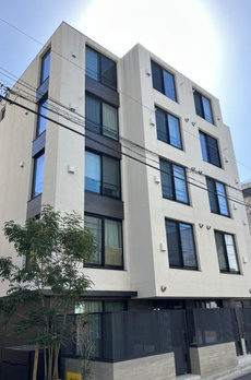 Ｔ’ｓ　ＳＱＵＡＲＥ　ＫＡＧＵＲＡＺＡＫＡ 