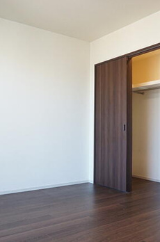ＭＩＤ　ＴＯＷＥＲ　ＧＲＡＮＤ 