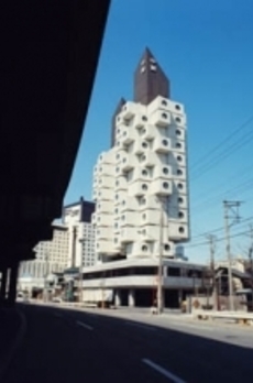 中銀カプセルタワービル 