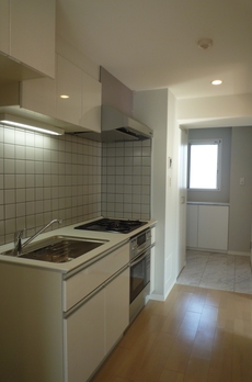 コンフォリア日本橋人形町イースト 【1号室】ガスオーブンレンジ付きシステムキッチン