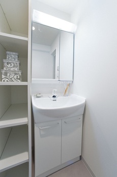 レジディア四谷三丁目 