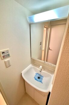 レジディア四谷三丁目 